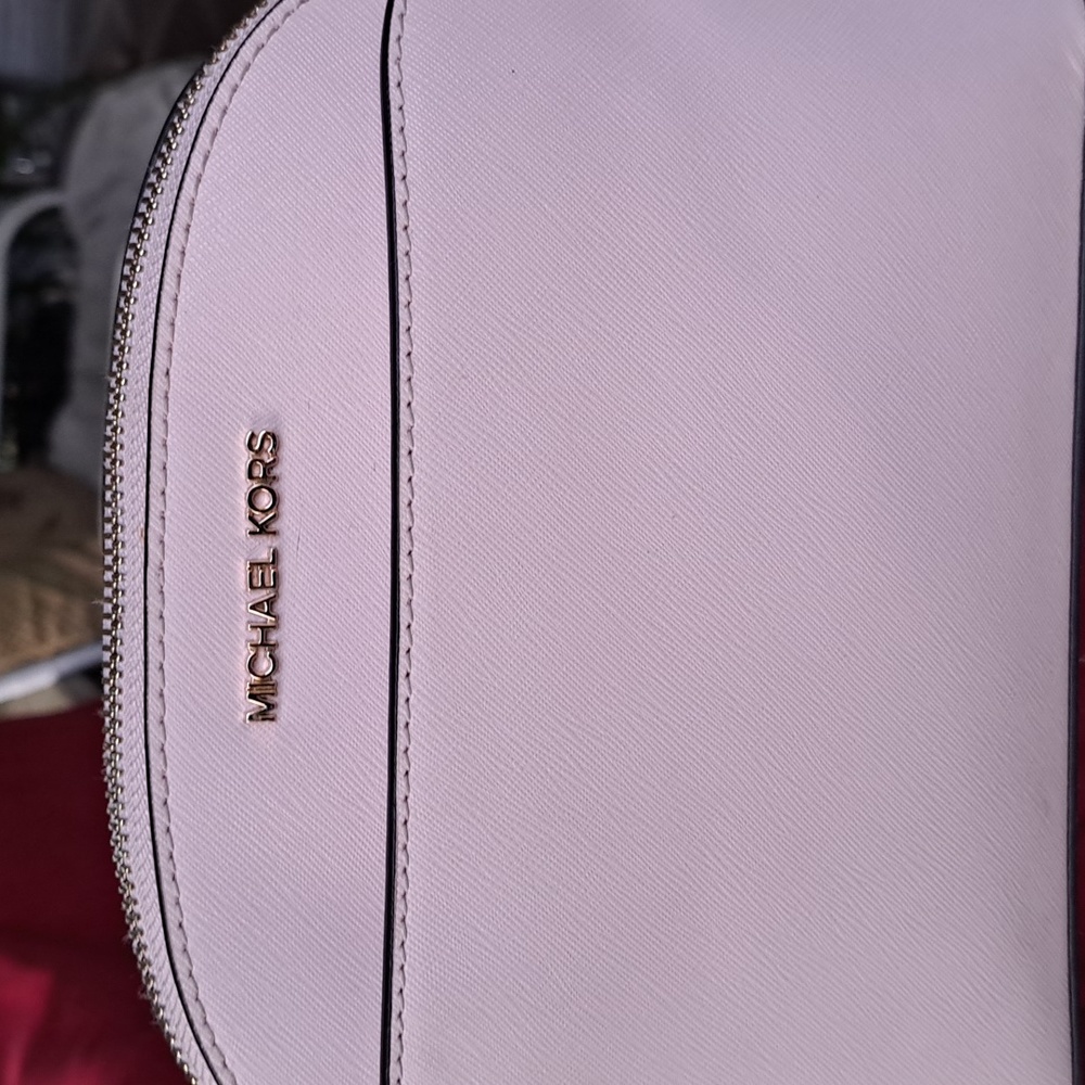 🎁 SOLD NEW Michael Kors Pink Dome Design Leather Crossbody Excellent Cond. - Picture 2 of 11